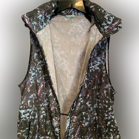 Lululemon (12) Pack-It Vest water resistant Sport Tranquil Blue, pockets - Picture 6 of 13